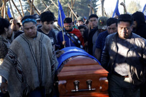 entierro de joven mapuche